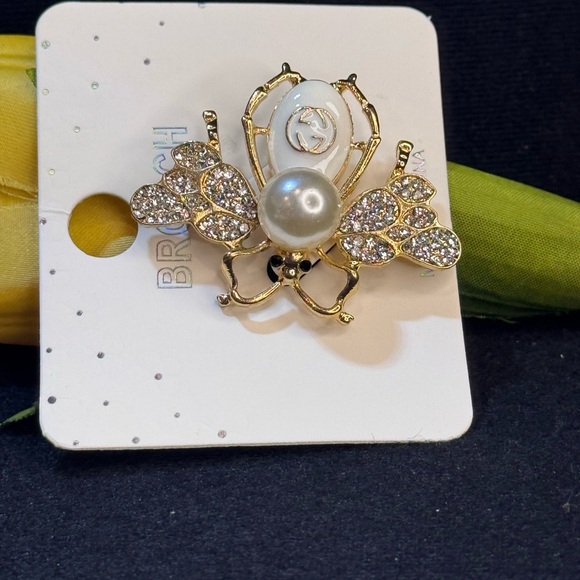 Fashion Jewelry Gold Tone with Faux White on White Pearl and Crystal Bee Brooch - Picture 3 of 9